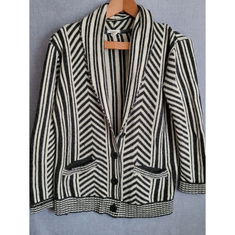 Forever 21 Gray & Ivory Chevron Striped Thick Cardigan Sweater Sz M